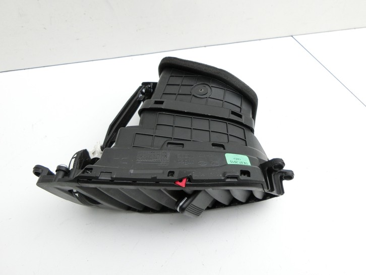 Hyundai I30 GD 15-17 Luftdusche Luftdüse Mitte Rechts Hyundai I30 GD 15-17 08.07.2015 gebraucht Vorschau 2