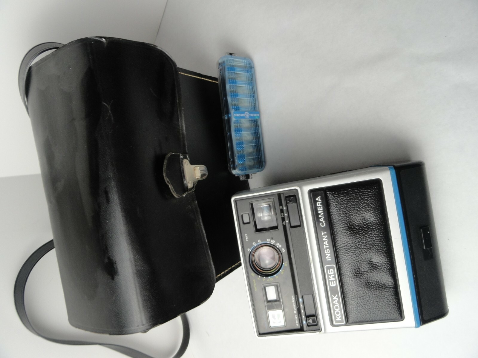 Kodak instant Polaroid Camera EK6 with case