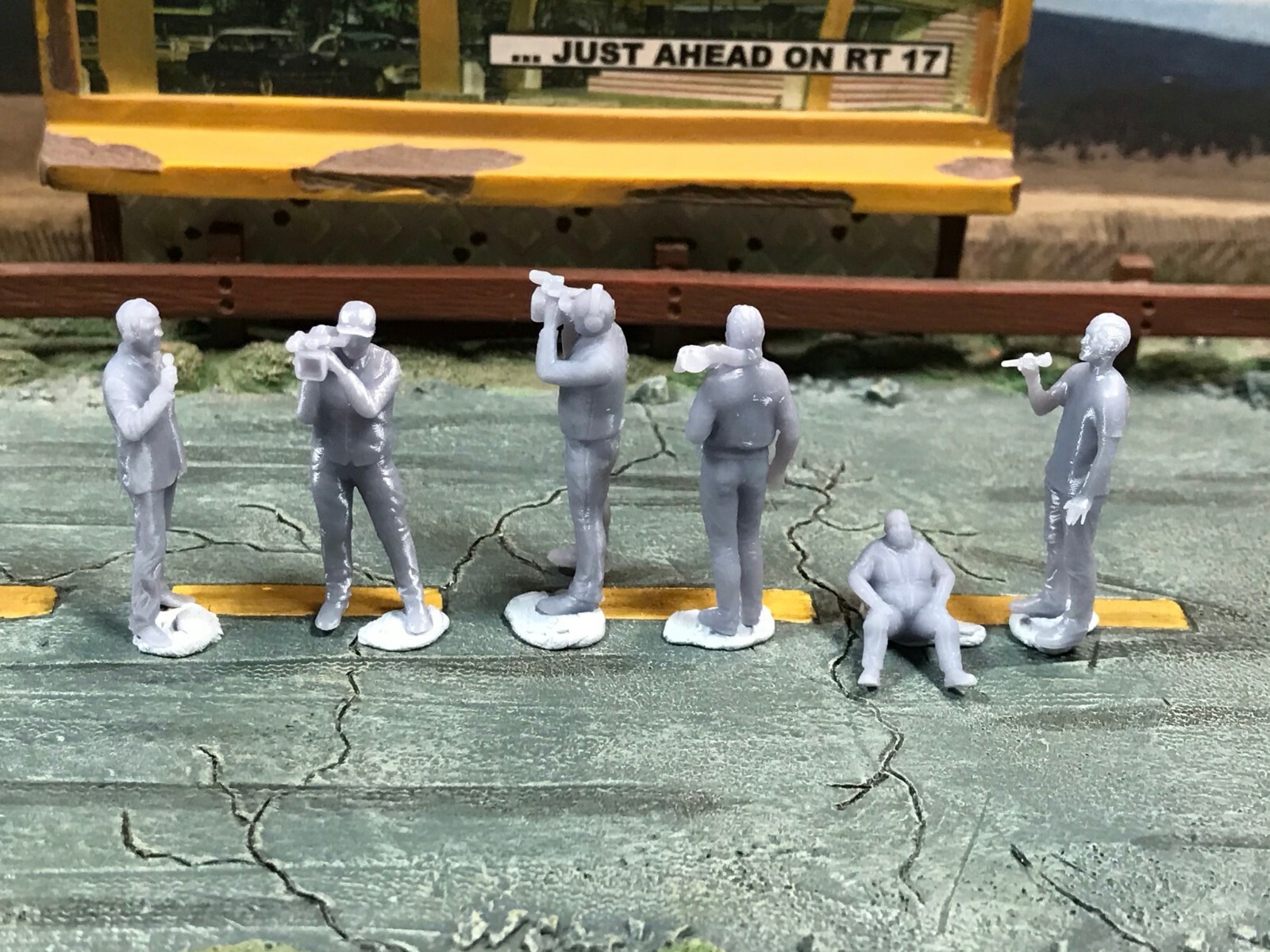 1:64 Scale Miniature People - Resin / unpainted - great for Dioramas #87 Figures