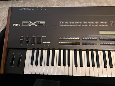 RARE YAMAHA DX5 FM Synthesizer in MUSEUM condition with extras.