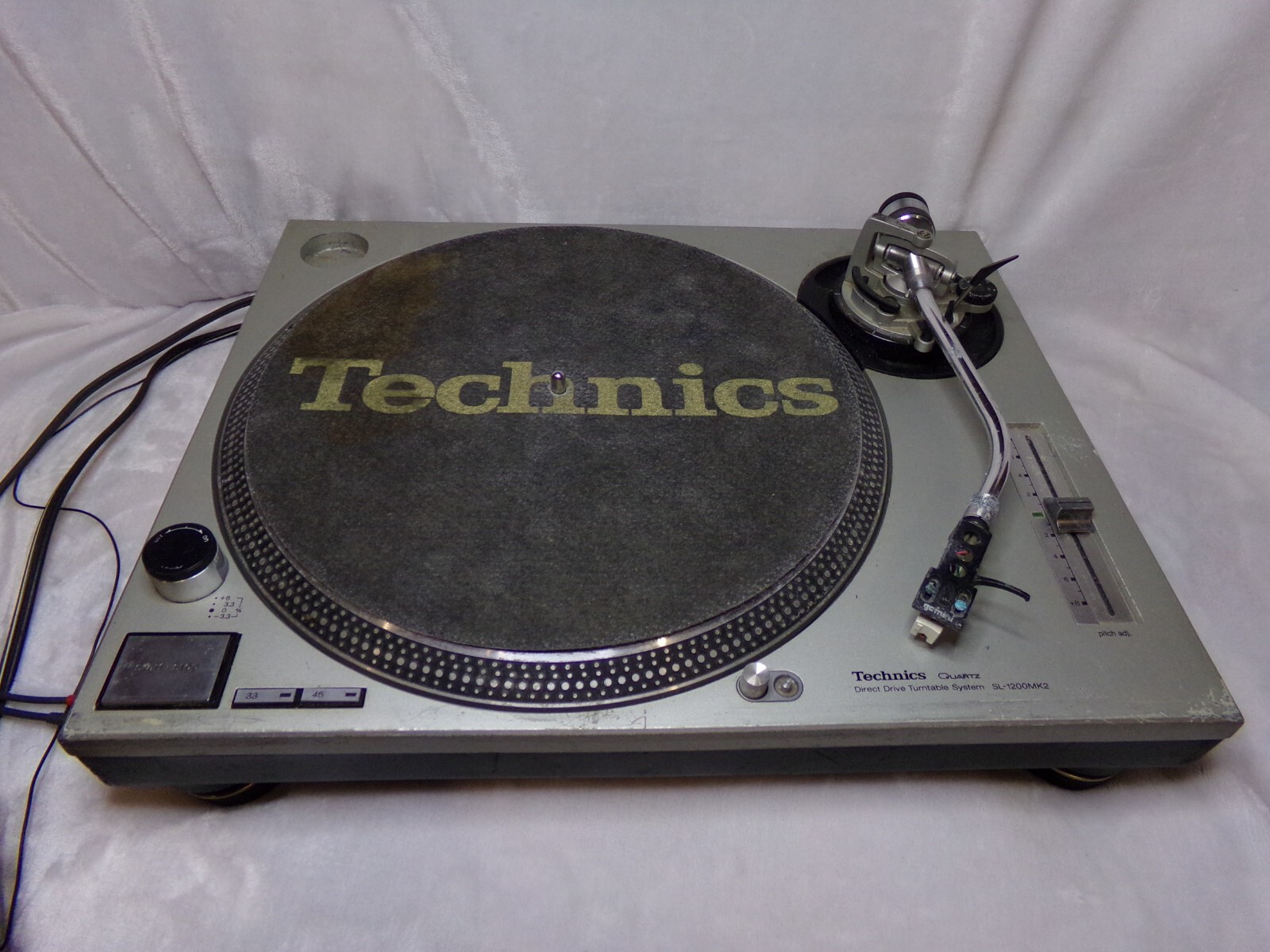 Technics SL-1200MK2 Quartz-Synthesized Direct-Drive Technics SL-1200MK2 Quartz-Synthesized Direct-Drive
