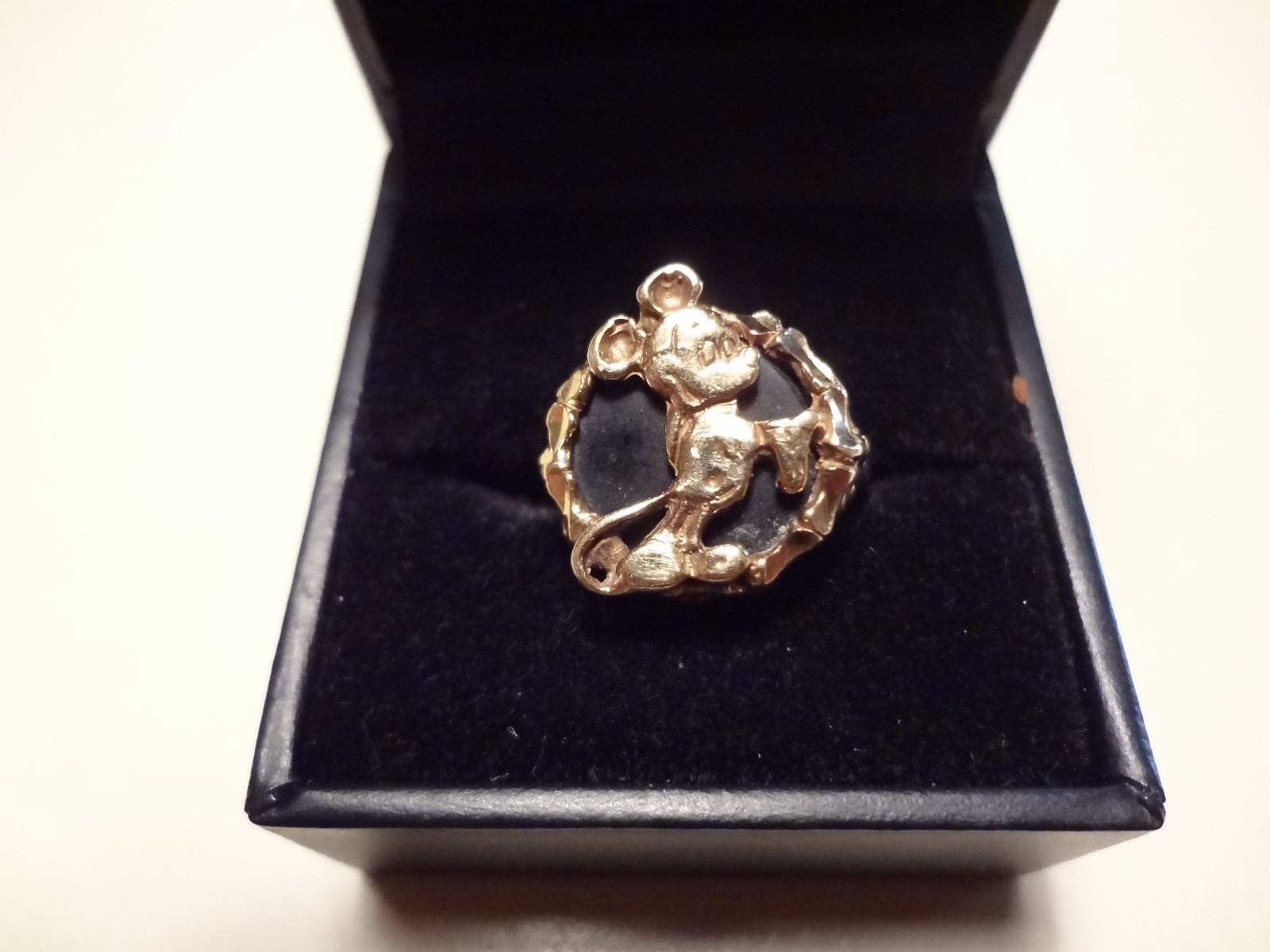 VINTAGE 10K YELLOW GOLD BLACK ONYX MICKEY MOUSE RING-NICE VINTAGE 10K YELLOW GOLD BLACK ONYX MICKEY MOUSE RING-NICE