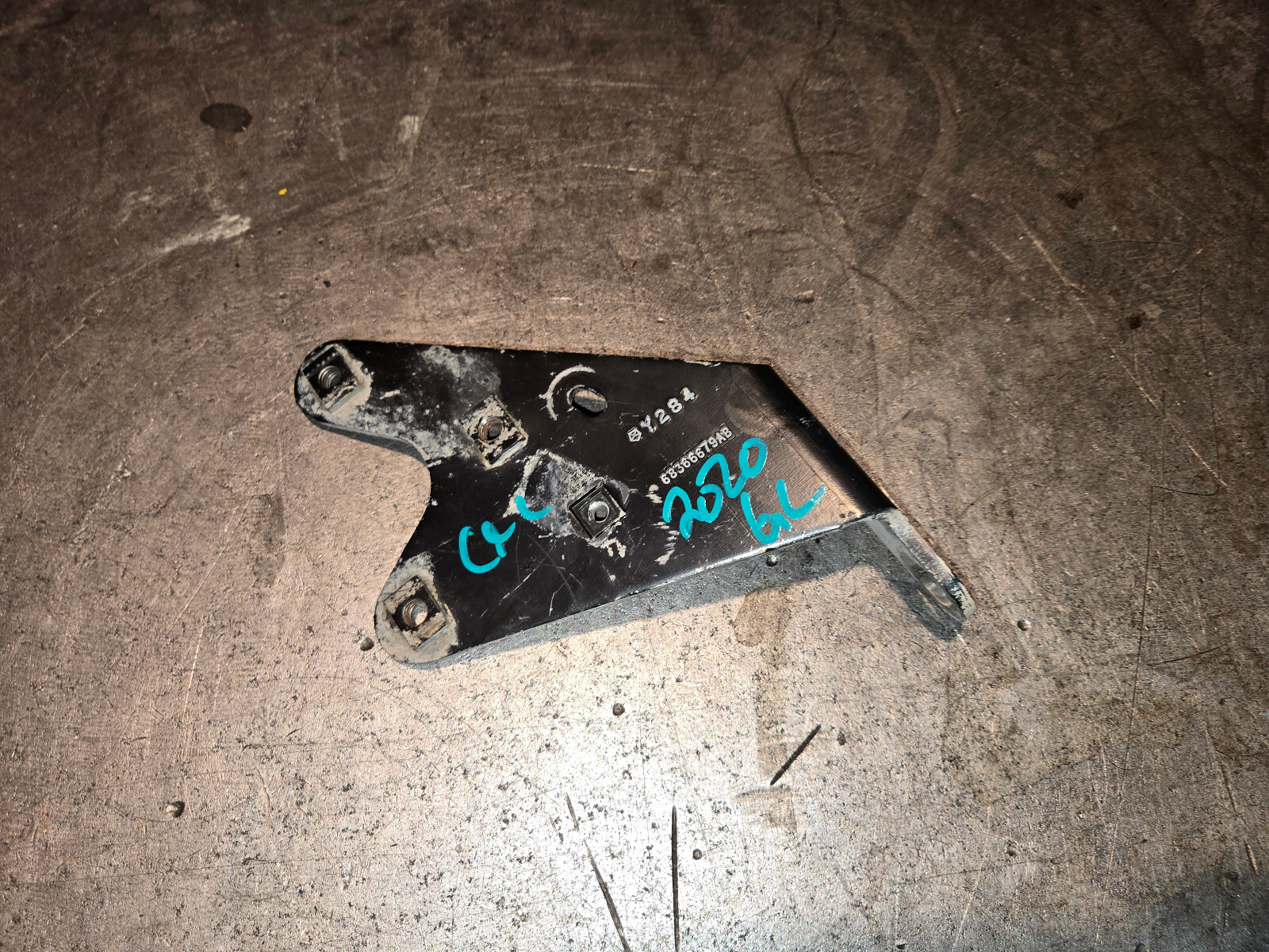 2020 6.7l CUMMINS Mopar 68366679AB Power Steering Pump Bracket - Picture 1 of 5