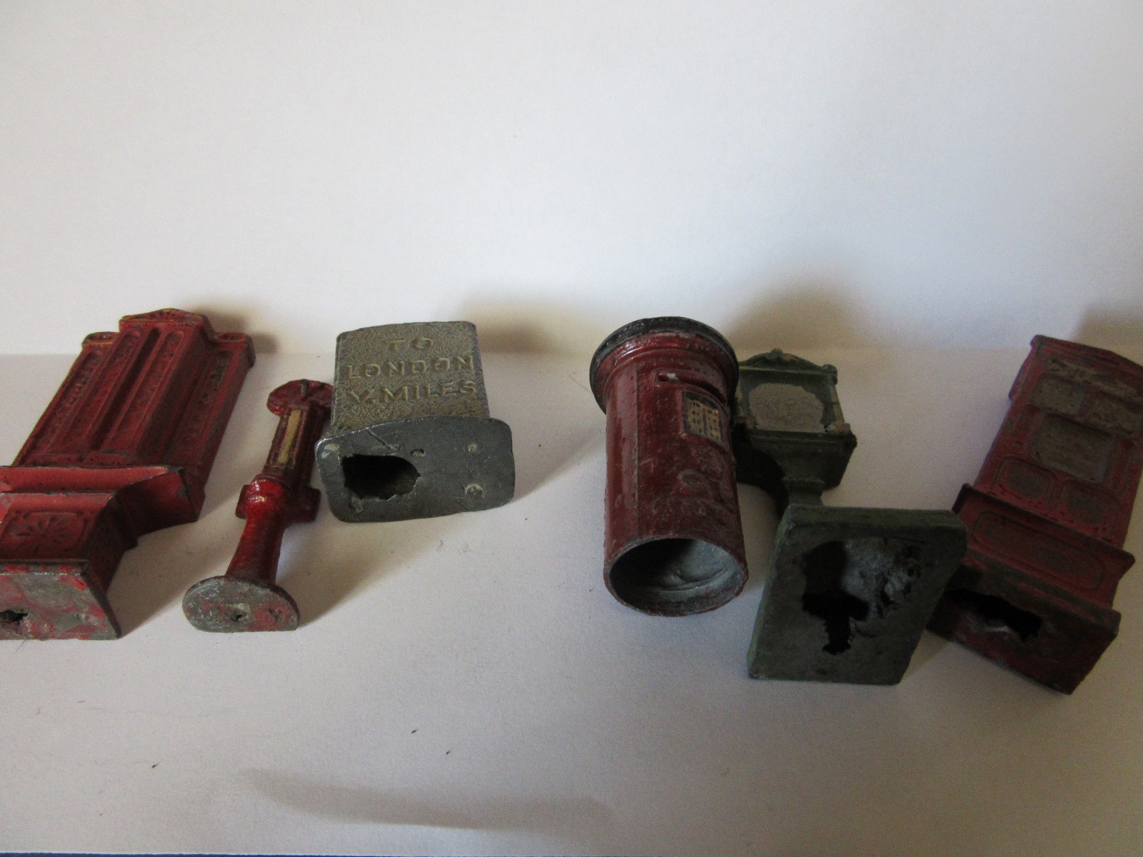 ANTIQUE LEAD TRAIN STATION PARTS AND PEOPLE WITH SUPER SAVING OFFER !