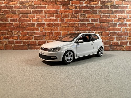 フォルクスワーゲン ポロ 1/24 VOLKSWAGEN DESIGN フォルクスワーゲン ポロ 1/24 VOLKSWAGEN DESIGN