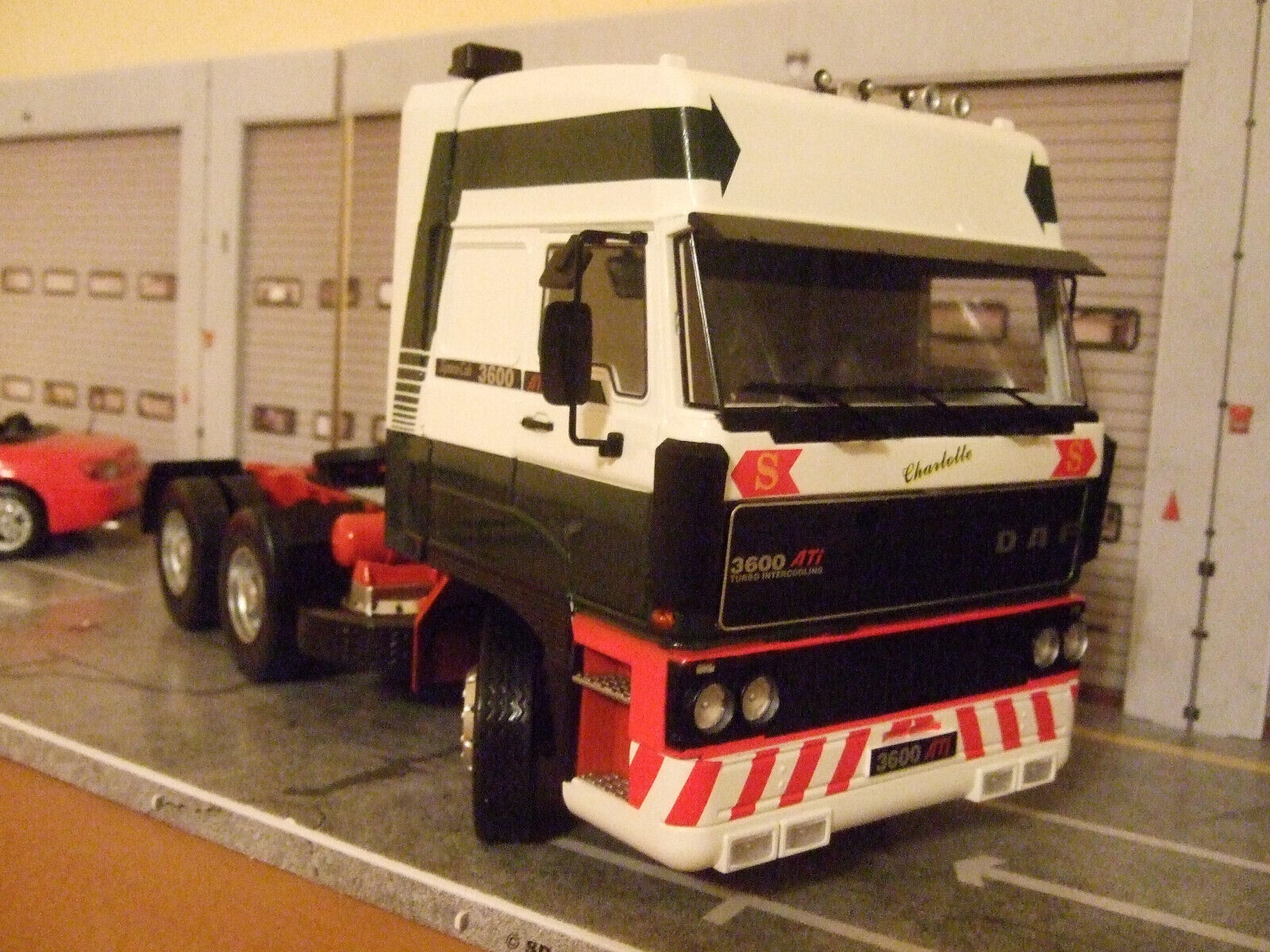 DAF 3600 Space Cab weiß /grün / rot 1986 LKW TRUCK von ROAD DAF 3600 Space Cab weiß /grün / rot 1986 LKW TRUCK von ROAD