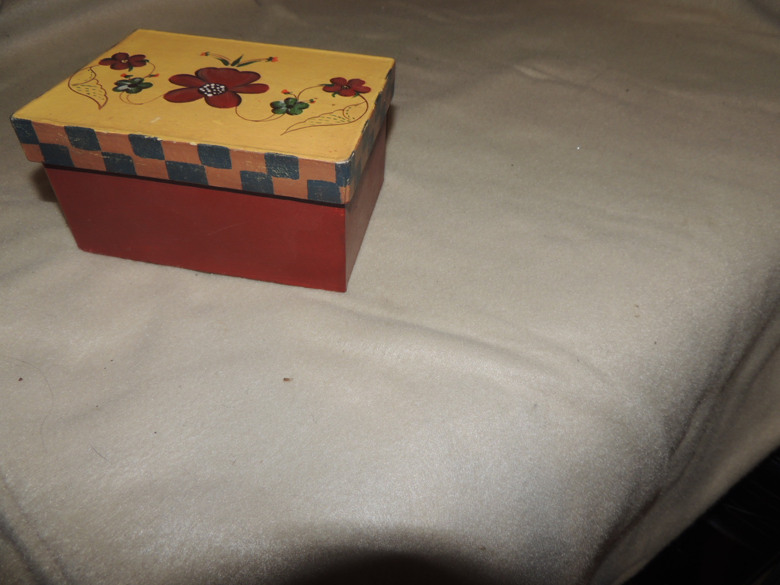 Saparna Napkin Rings Box Set of 4 Hand Painted Folk Art Style FLOWERS NWOT