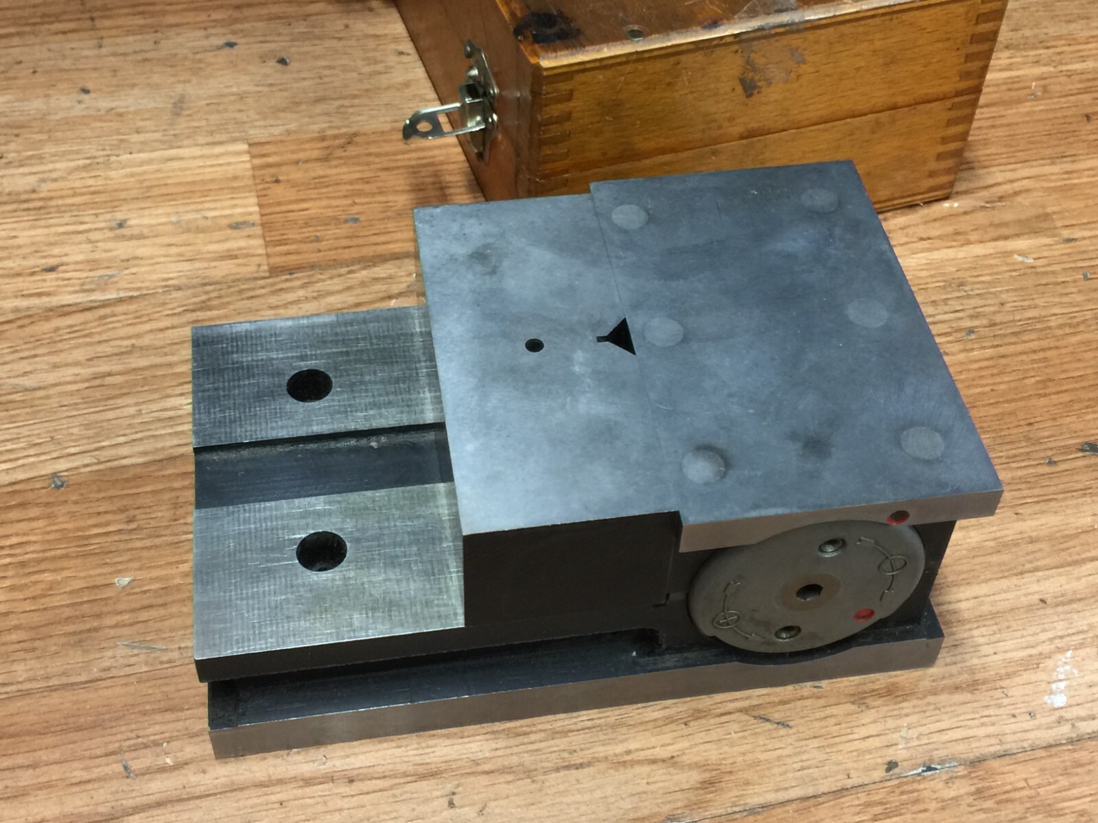NICE ECLIPSE MAGNETIC VISE 4
