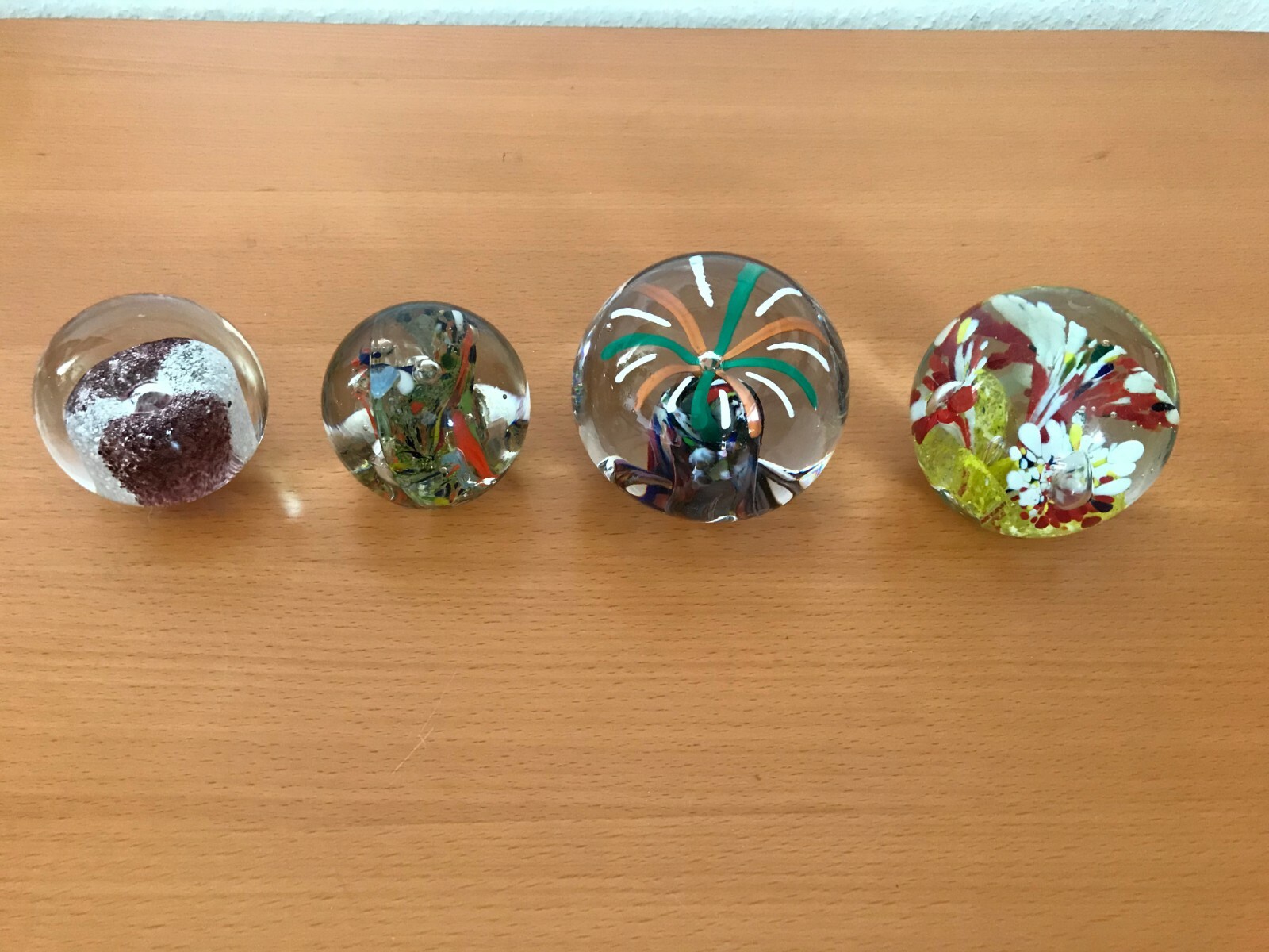 Glaskugel Briefbeschwerer Konvolut 4er Set Paperweight