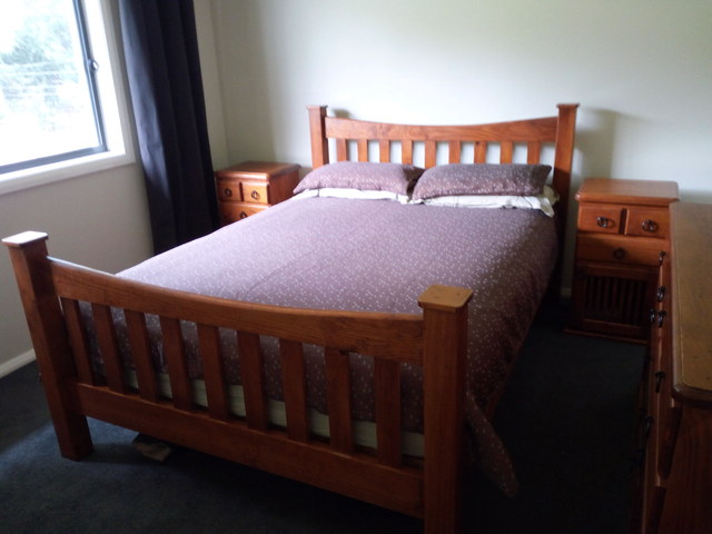  Early Settler Queen Bed Beds Gumtree Australia Casey 