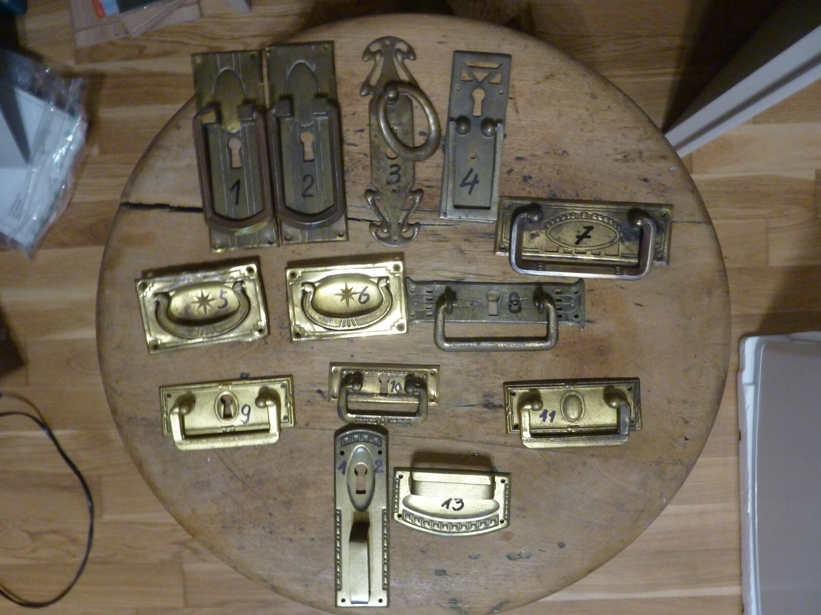 Antike, orginale Möbelbeschläge Jugendstil ,13 Stück ,wohl Messing,