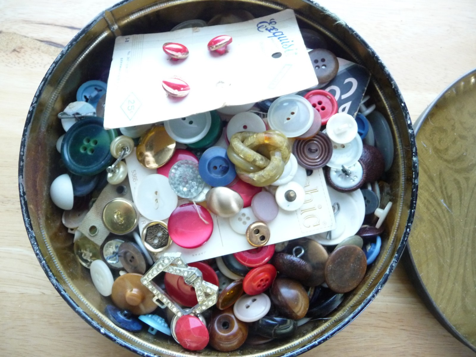 Vintage/Antique Button Lot With Vintage Tin