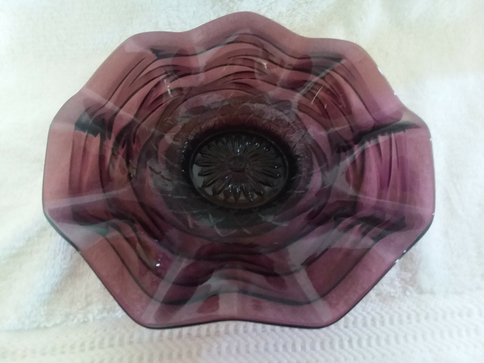 Purple Daisy Ruffle Dish with Ribbon on the Underside, 7