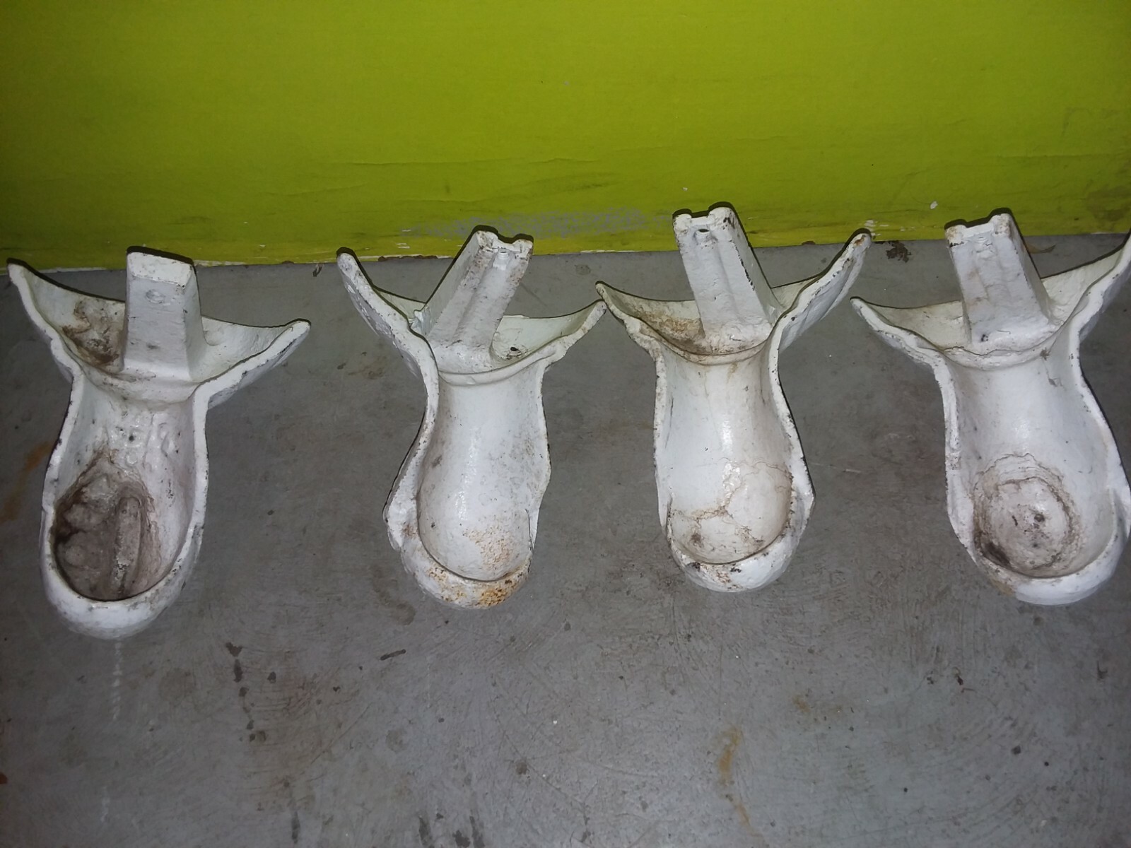 Antique clawfoot tub feet