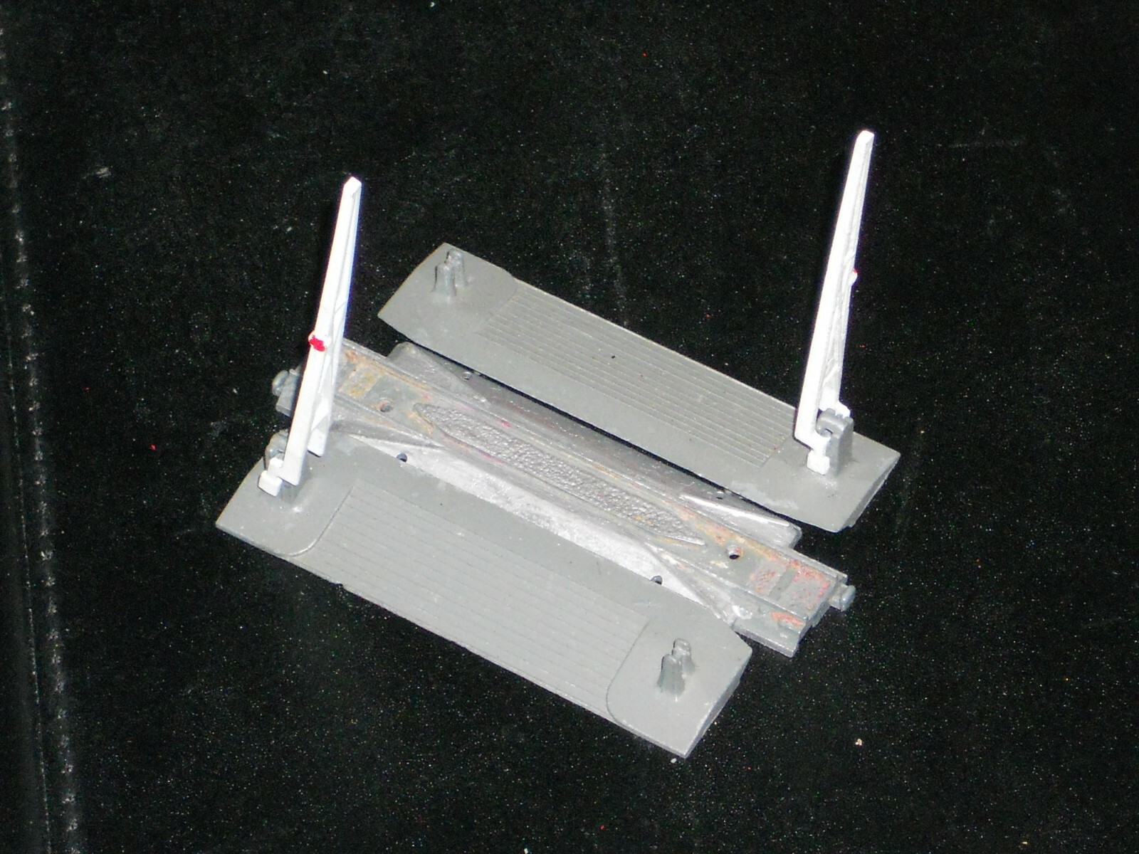 Lone Star 000/N gauge Level Crossing Barriers with 1 x crossing rail