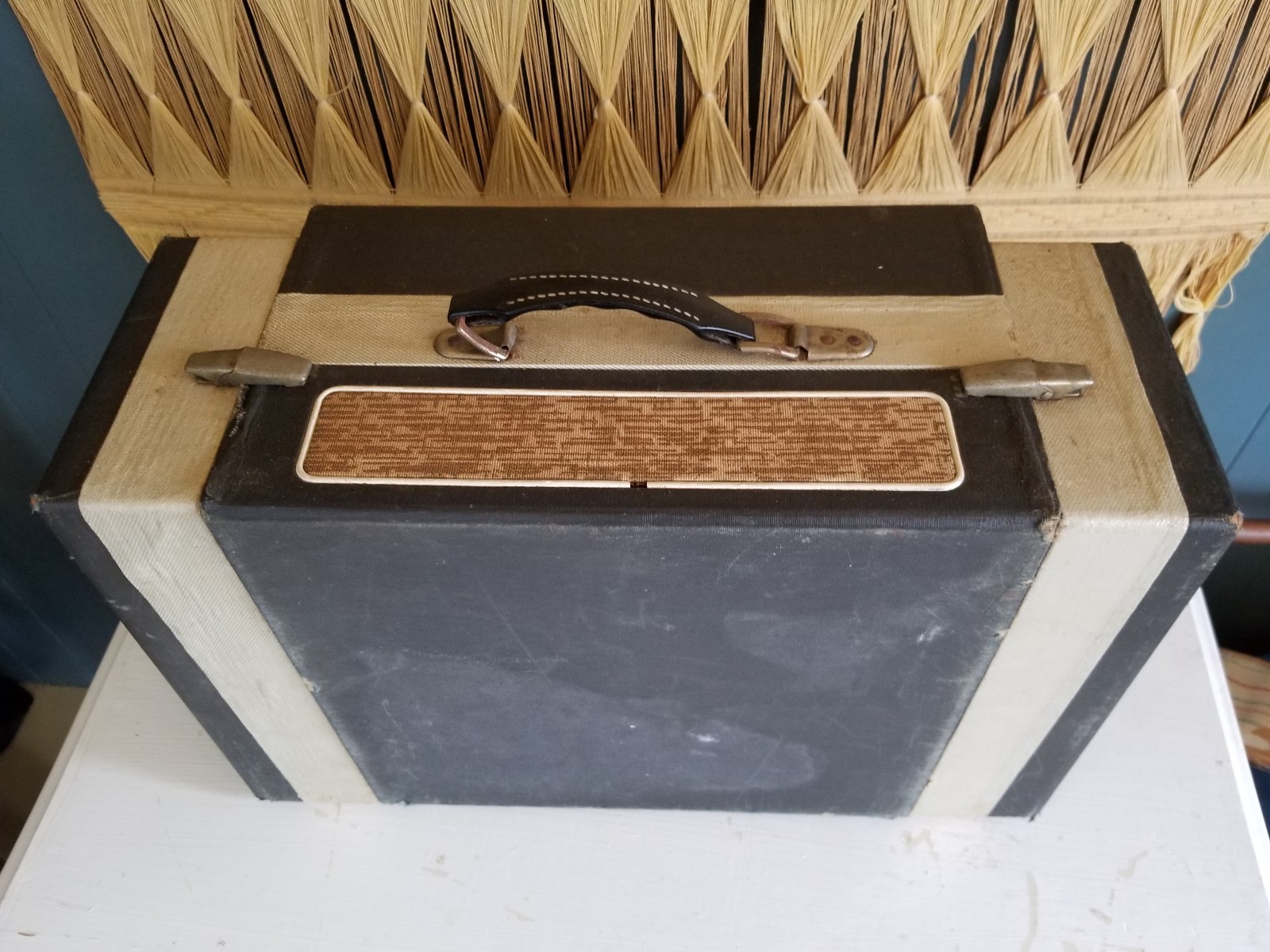 Vintage Imperial suitcase record player w/ built-in speakers AS IS