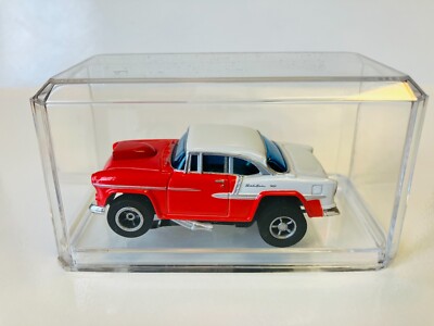 AUTO-WORLD ~ '' WHITE / RED ''   '55 CHEVY & Display  NEW ~ use on AFX AURORA TYCO
