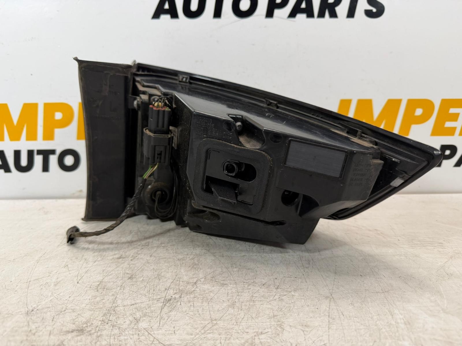 2016 Land Rover Discovery Sport LANDROVER 01/2015-06/2019 LEFT TAILLIGHT IN BODY L550 1090041 image 3