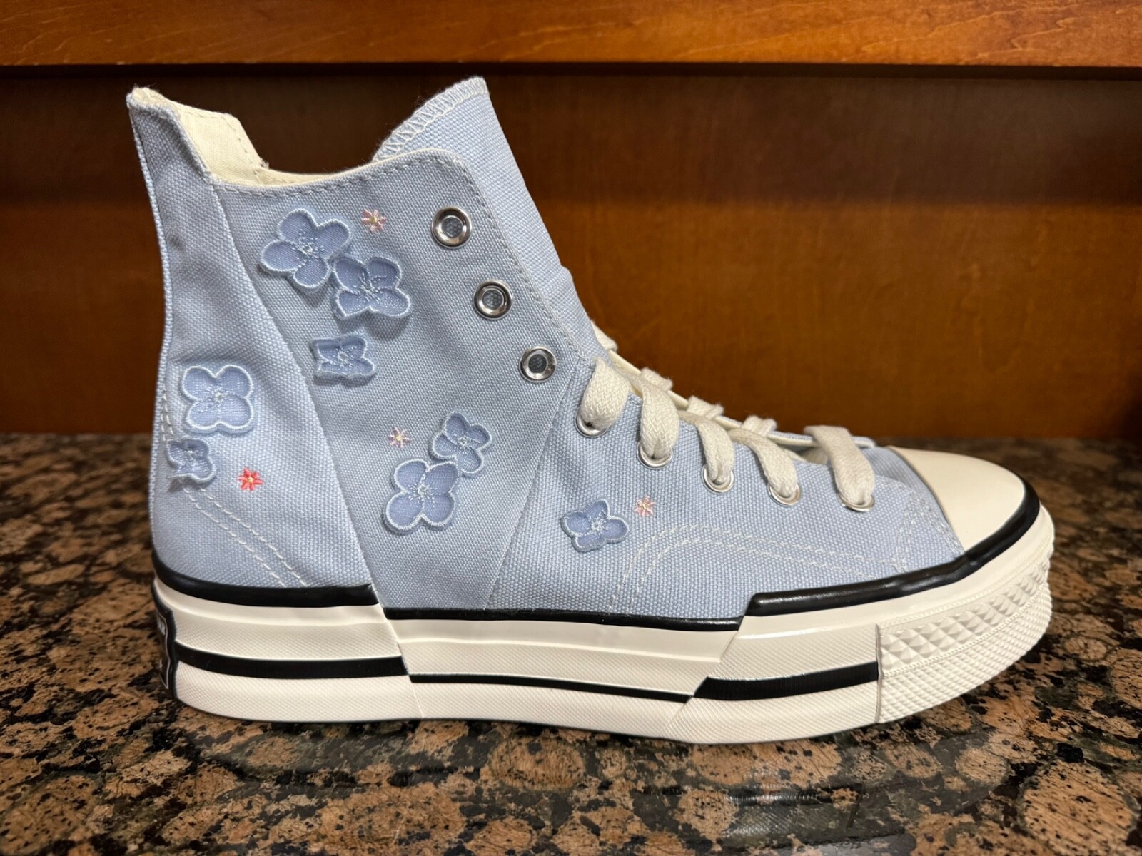 New! M9/W11 CONVERSE CHUCK 70 PLUS 3D FLOWERS LIMITED