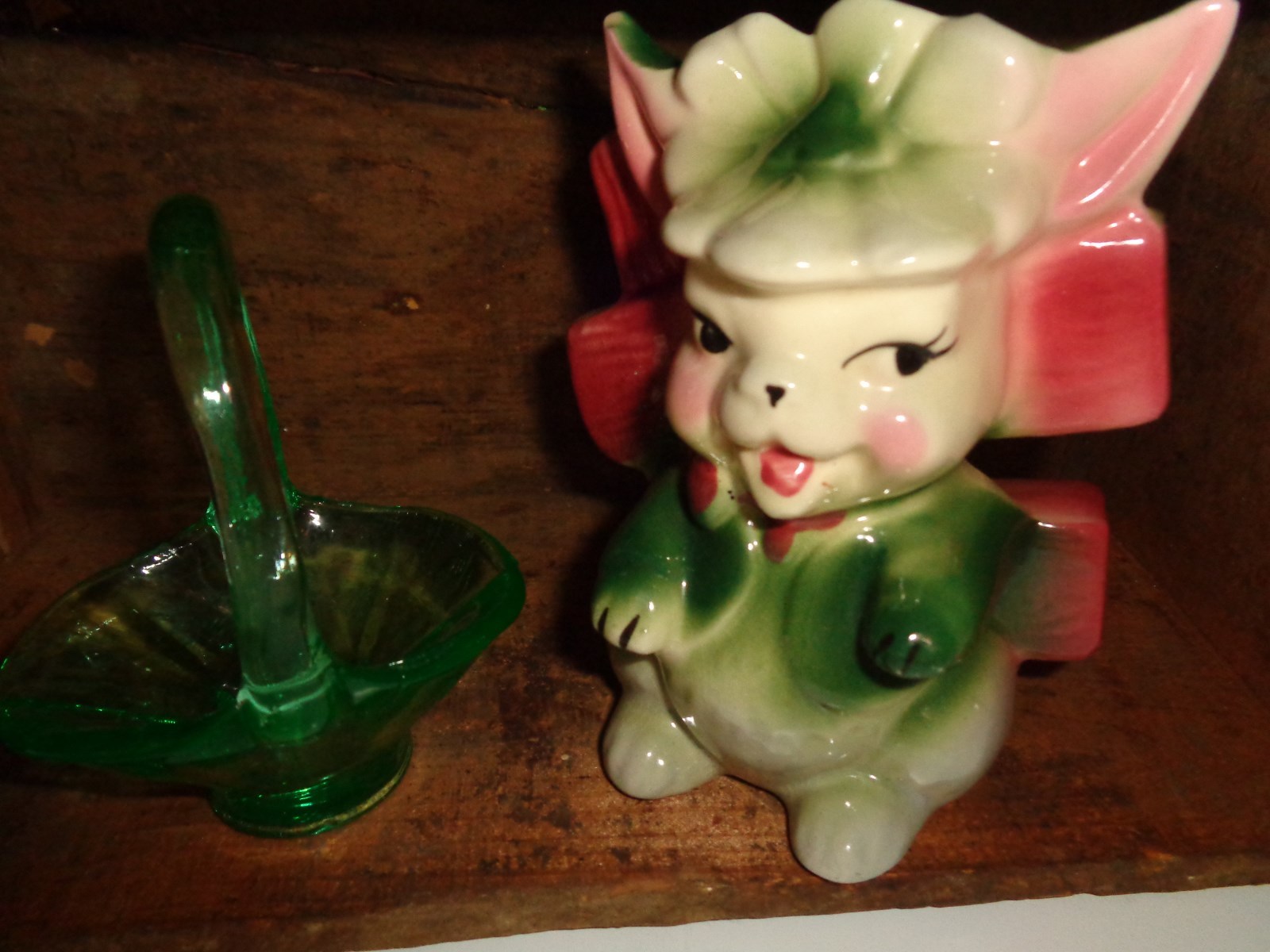 VINTAGE 1940'S BUNNY CERAMIC PLANTER & LITTLE GLASS BASKET