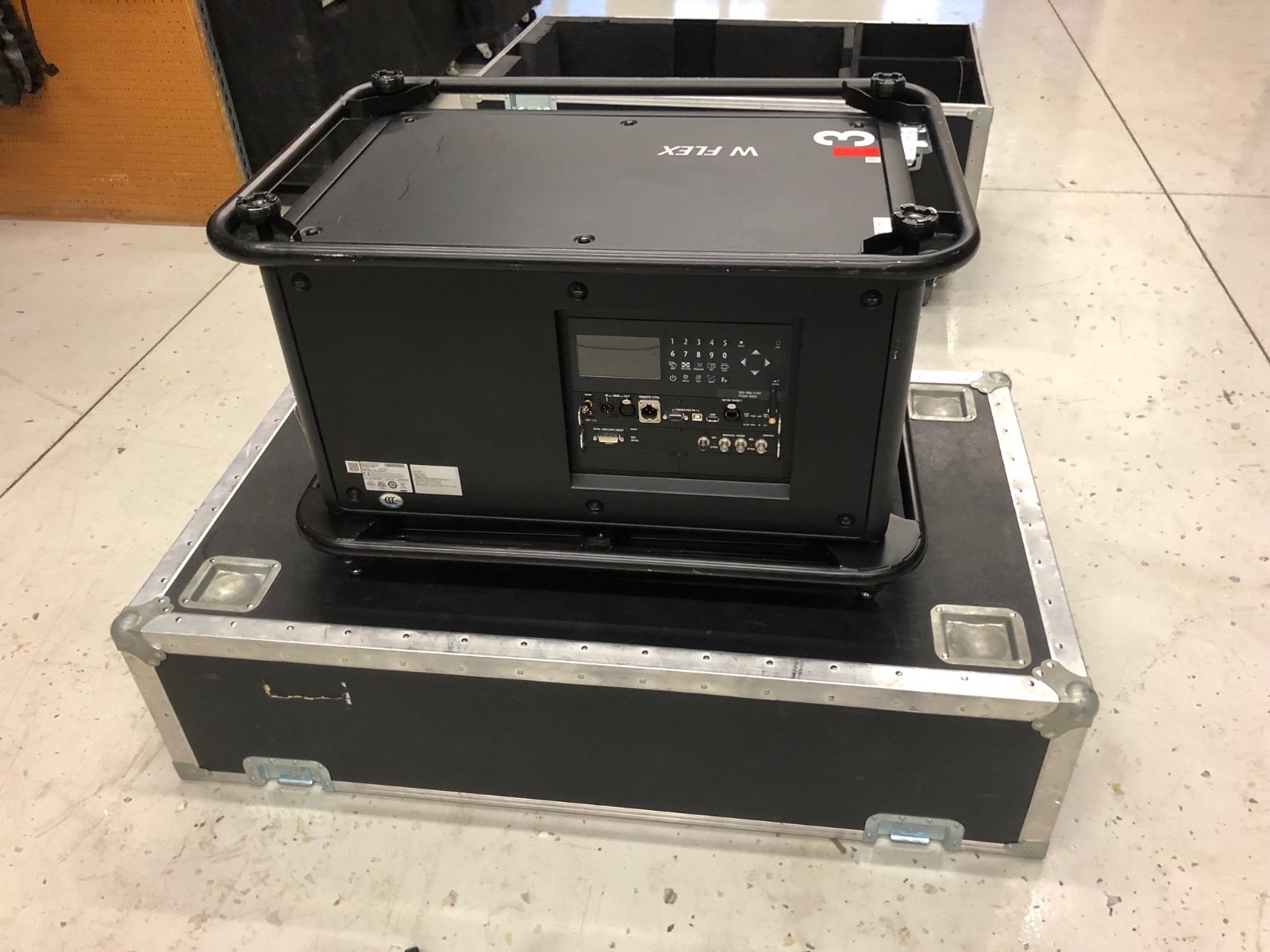 Barco HDX-W20 FLEX Projector w/Case