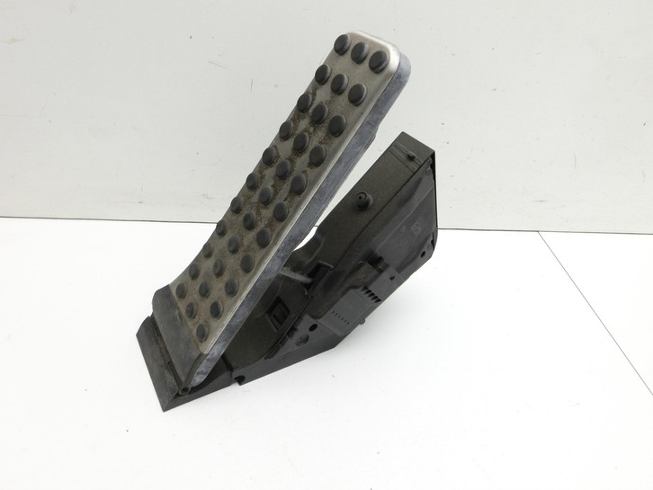 Mercedes C205 C400 15-18 3,0 245KW Gaswertgeber Gaspedal Pedal Mercedes C205 C400 15-18 04.05.2017 A2053000104 gebraucht Vorschau 2