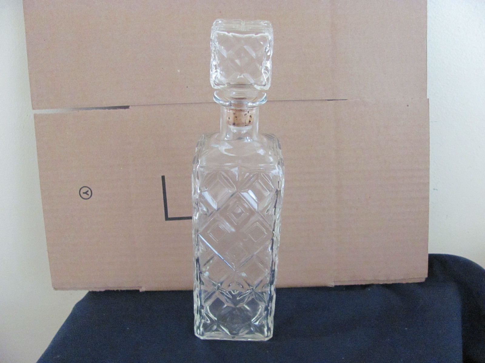 SQUARE DIAMOND CUT CLEAR GLASS DECANTER WITH A SQUARE STOPPER