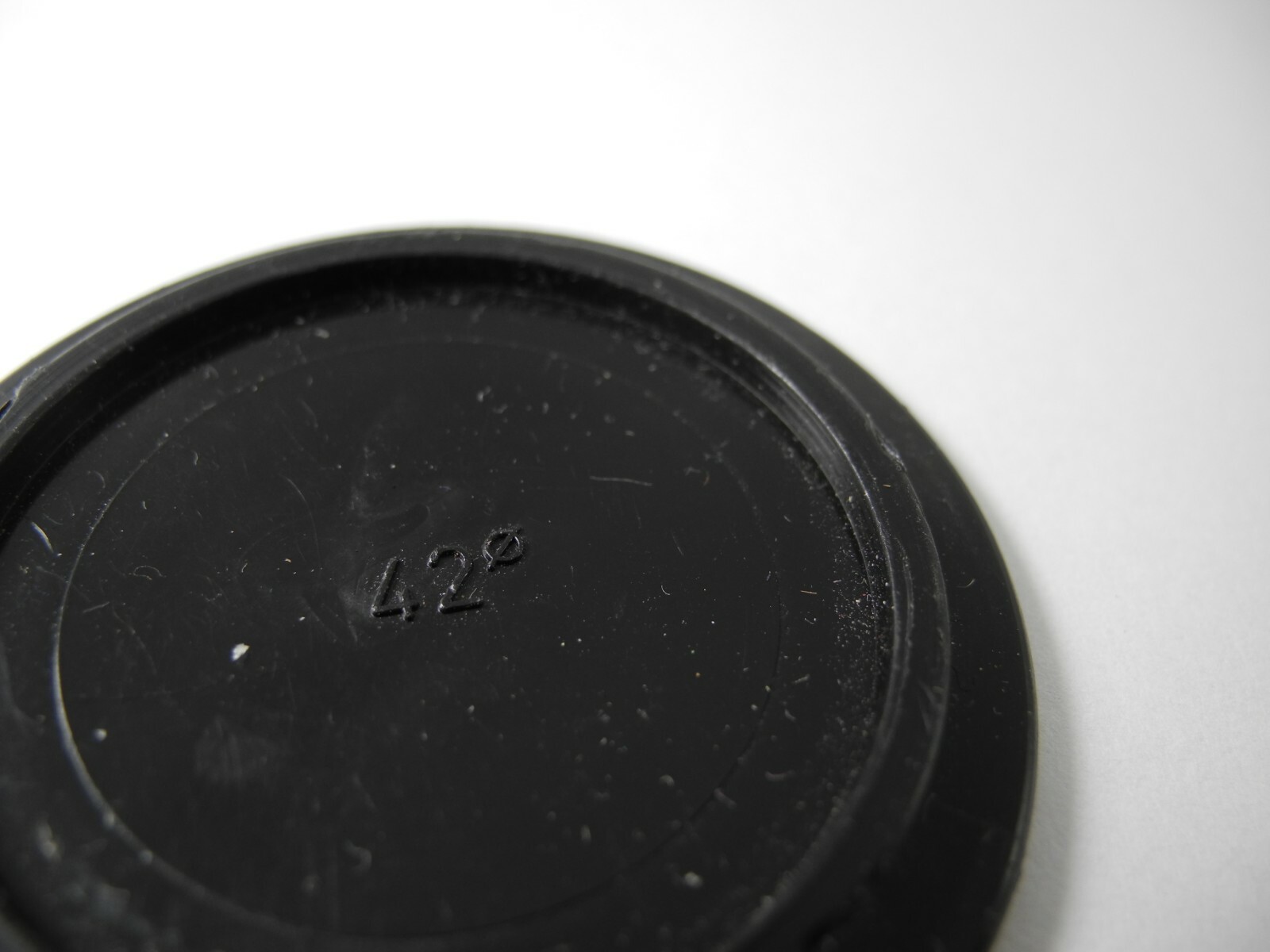LEICA 42mm FRONT LENS SHADE CAP PLASTIC  NICE USABLE CONDITION FITS 50/2 35 90