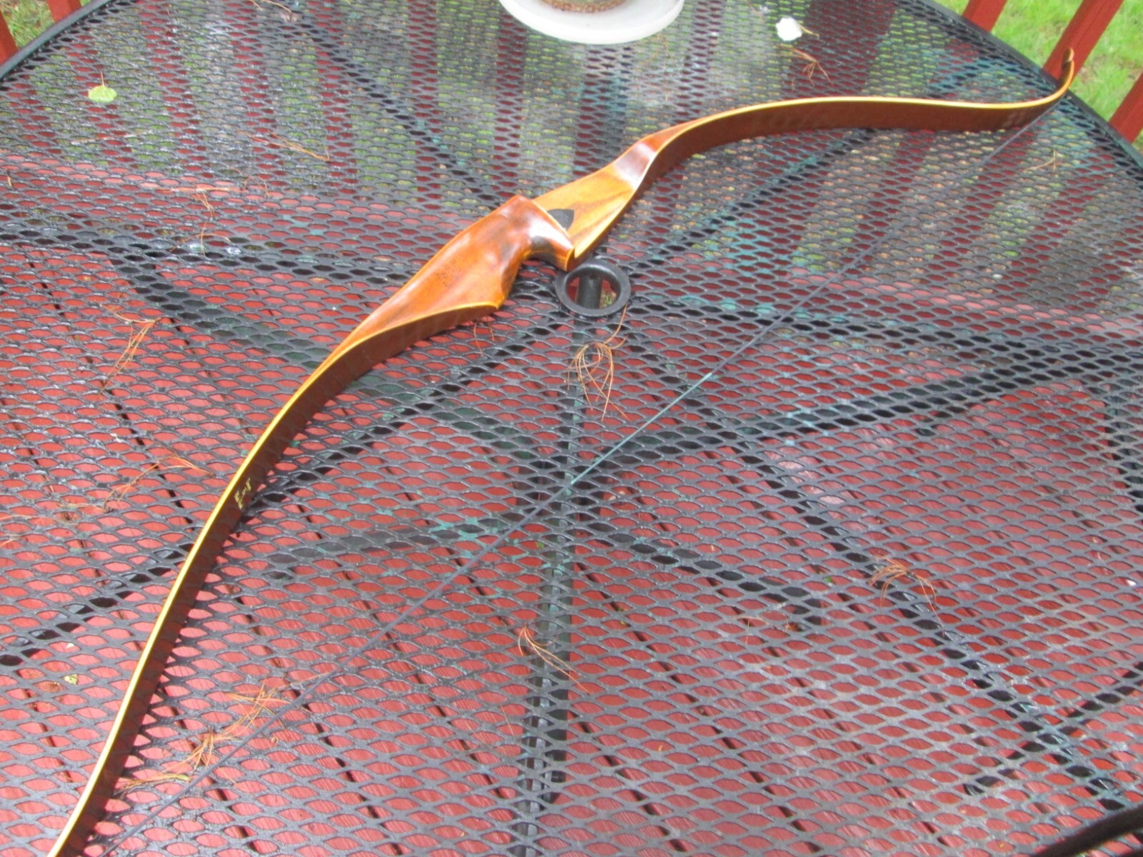 VINTAGE  BLACK HAWK AVENGER RH RECURVE ARCHERY BOW  50# 52"