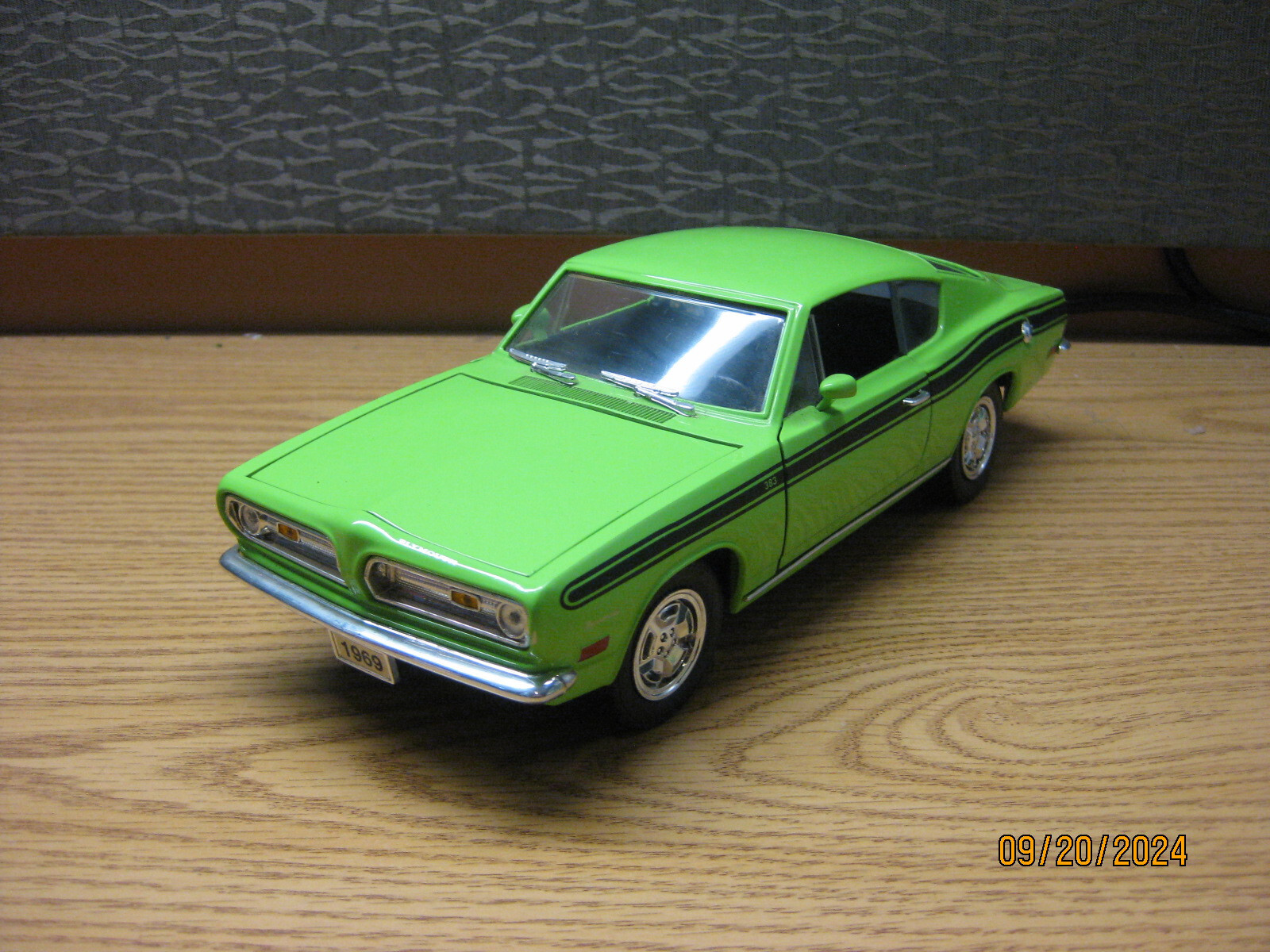 1969 Plymouth Barracuda 1/18シルバー　稀少品 1969 Plymouth Barracuda 1/18シルバー 稀少品