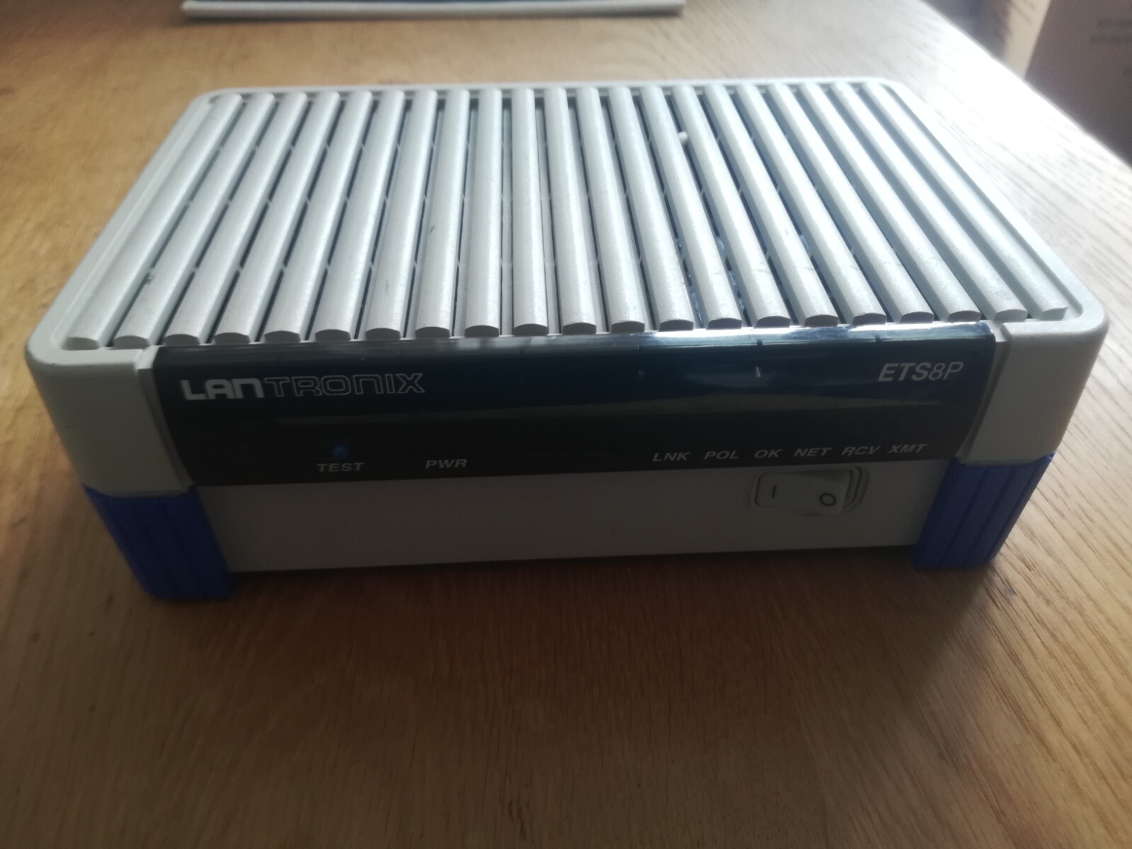 LANTRONIX ETS8P 8 Port Terminal Server RJ45/AUI + 8 port Serial RJ45の