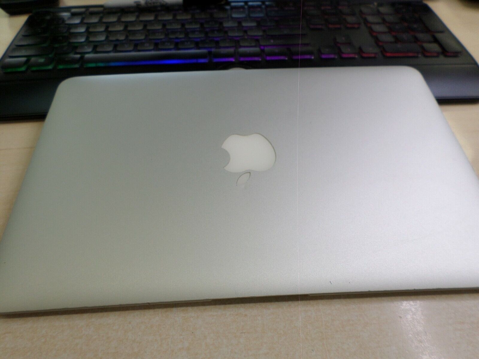 Apple MacBook Air A1465 11.6 1.6Ghz Intel Core 2 Duo 4GB Apple MacBook Air A1465 11.6 1.6Ghz Intel Core 2 Duo 4GB