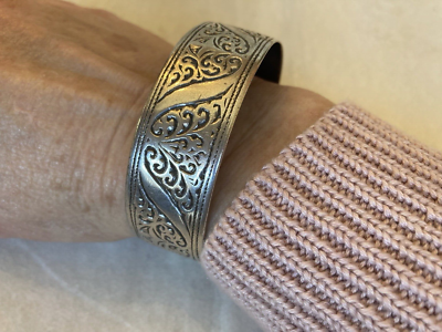 Vintage old English sterling silver bangle bracelet embossed botanical motif