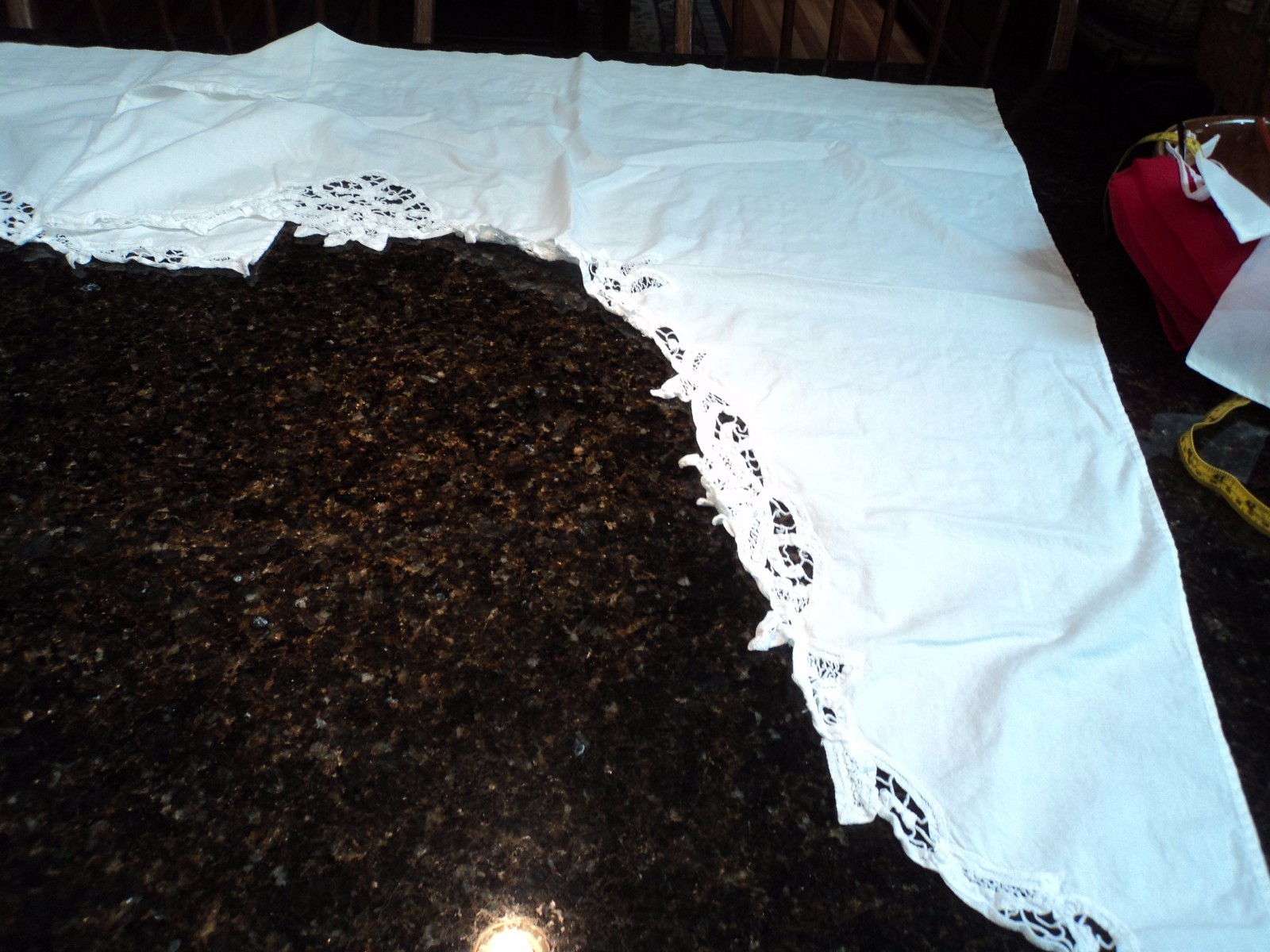 VINTAGE WHITE BATTENBURG SWAG SET SO PRETTY! EUC