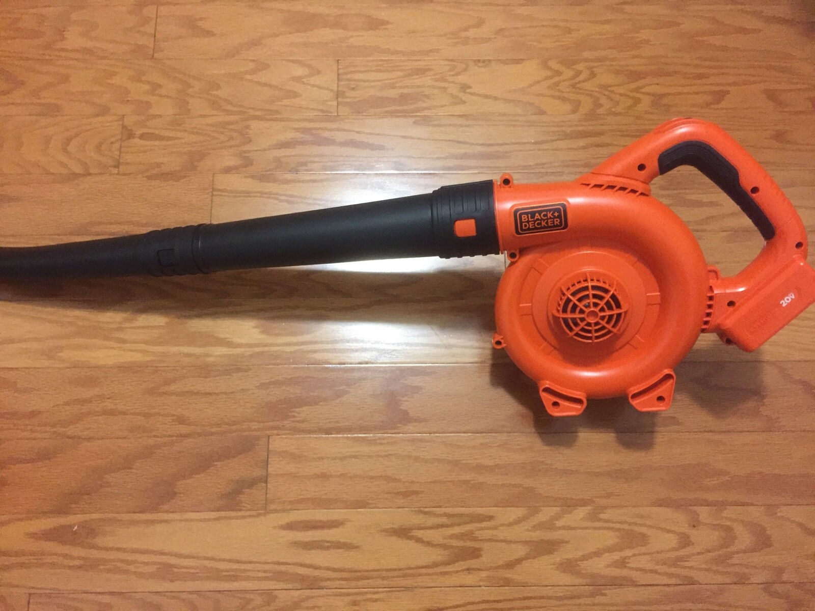 BLACK & DECKER LSW20 20V MAX LITHIUM-ION Handheld Sweeper Blower