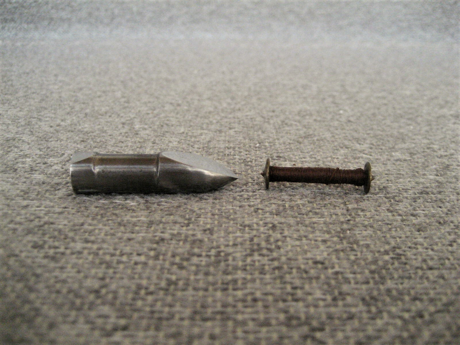 ANTIQUE VINTAGE BULLET SHUTTLE & BOBBIN FOR SEWING MACHINE FREE SHIPPING