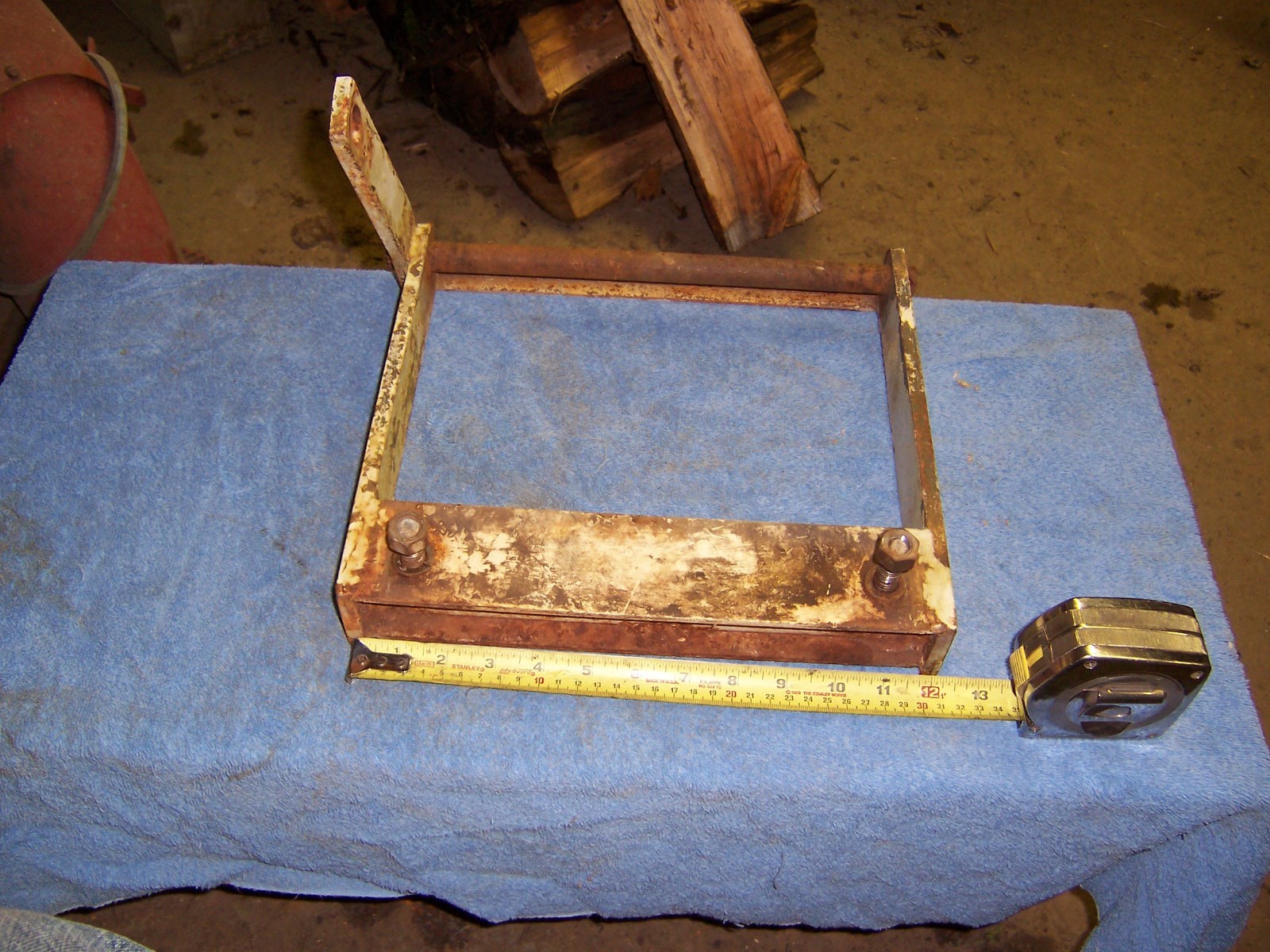 CUB CADET SNOW THROWER LIFT (BASE) CC42