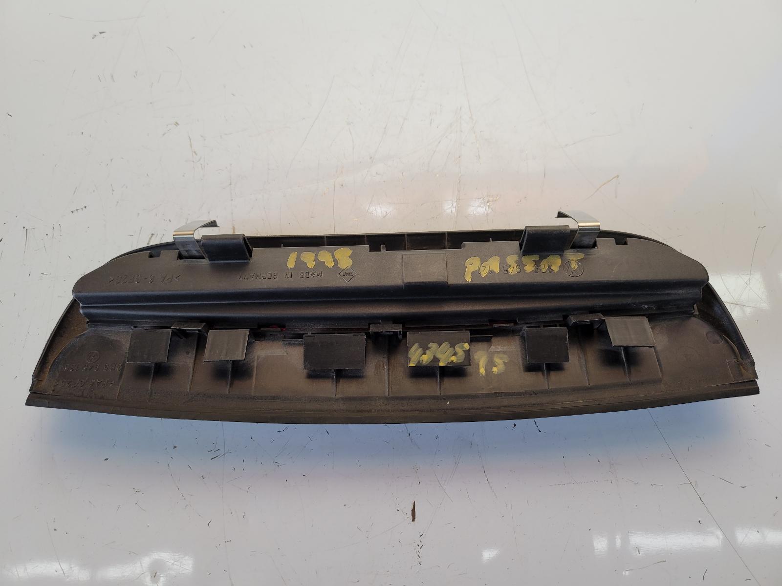 1998 Passat VW HIGH LEVEL STOPLIGHT 3B/GP 03/97-11/05 image 3