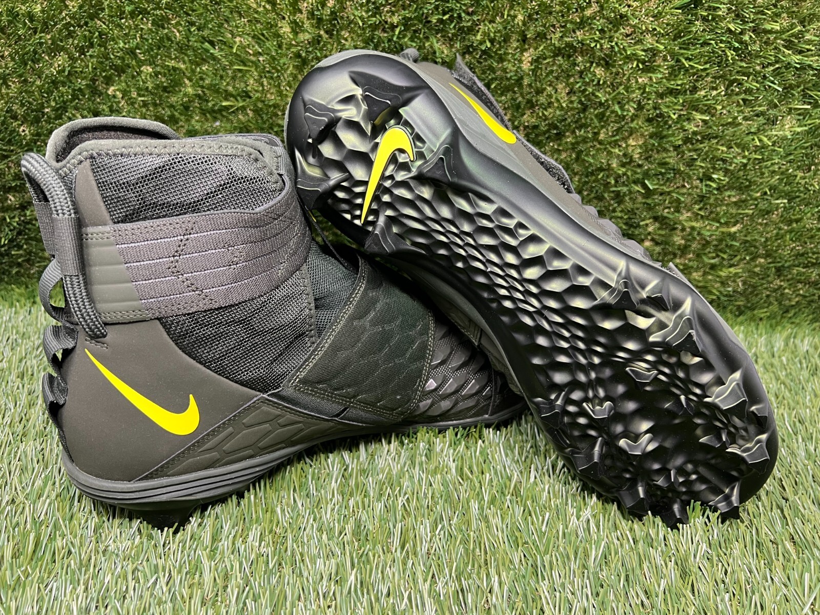 NIKE NIKE OREGON DUCKS PE FORCE SAVAGE ELITE 2 TD SIZE 15 TEAM ISSUED FOOTBALL CLEATS