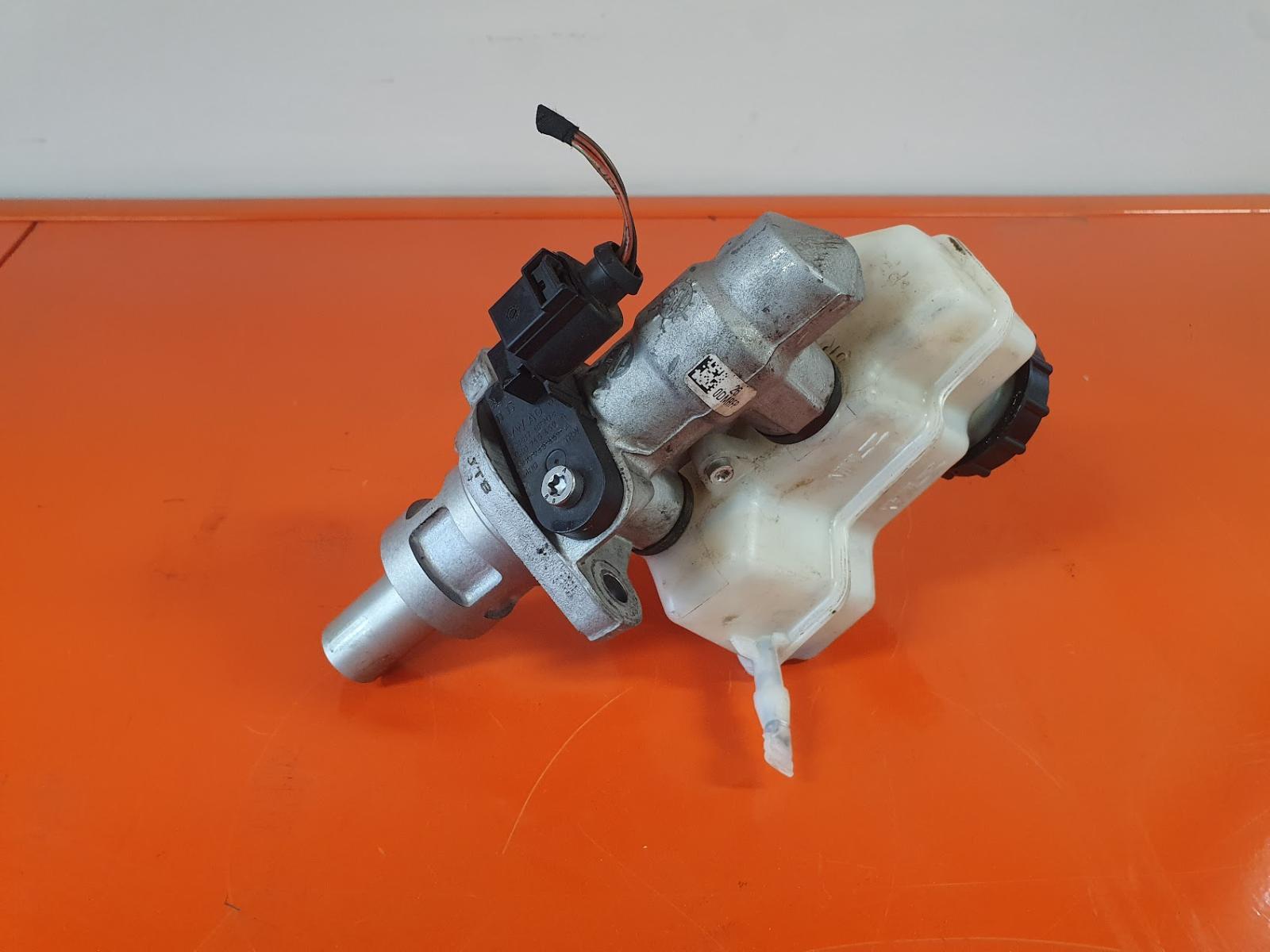 2014 Audi A1 MASTER CYLINDER MK 1 8X 12/10-12/18 image 2