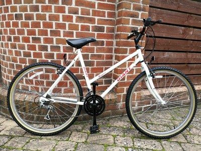 giant hollywood ladies bike