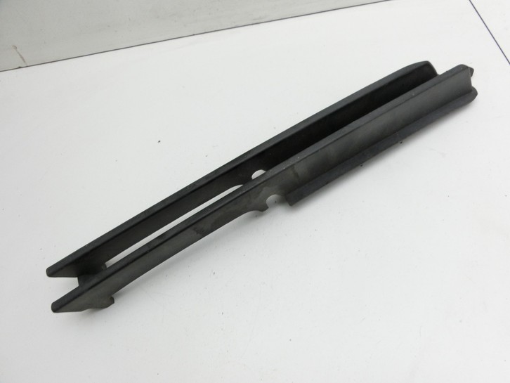 BMW 3er E46 99-01 Blende für Nebelscheinwerfer Stoßstange Rechts BMW 3er E46 99-01 10.07.2000 8209926 51118209926... Vorschau 2
