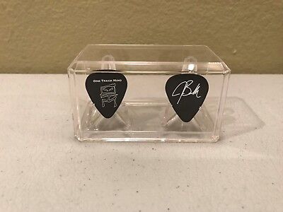 Guitar Pick Bass Pick Guitar Pick 2 Pick Crystal Clear Display Case w/2 Stands