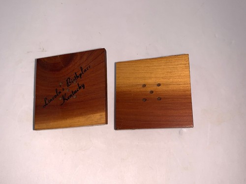 Vintage Souvenir Lincoln’s Birthplace Wooden Outhouse Ma & Pa Salt & Pepper 2”