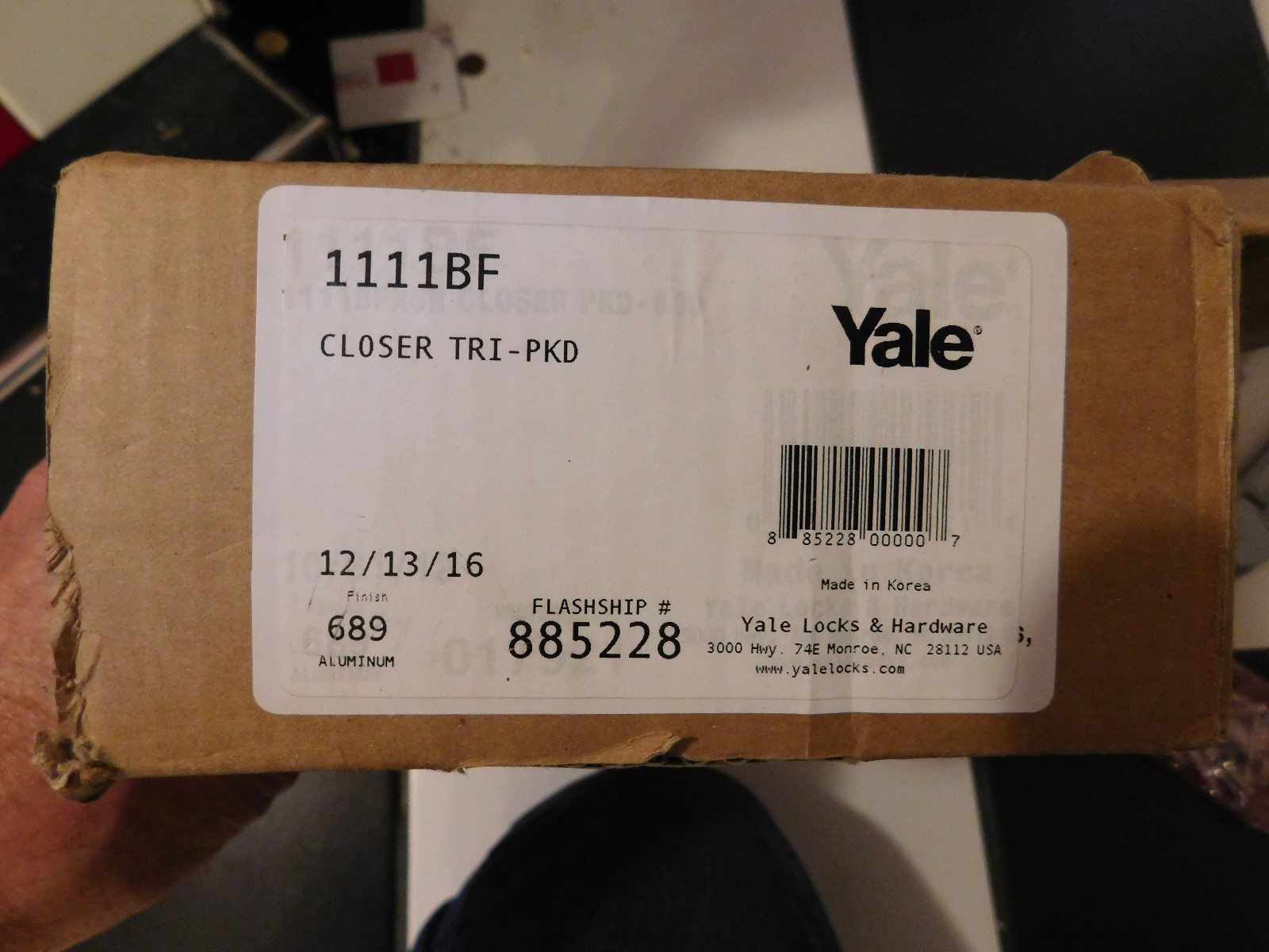 NEW IN BOX YALE 1111BF HOLD OPEN 689 ALUM. FINISH DOOR OPENER