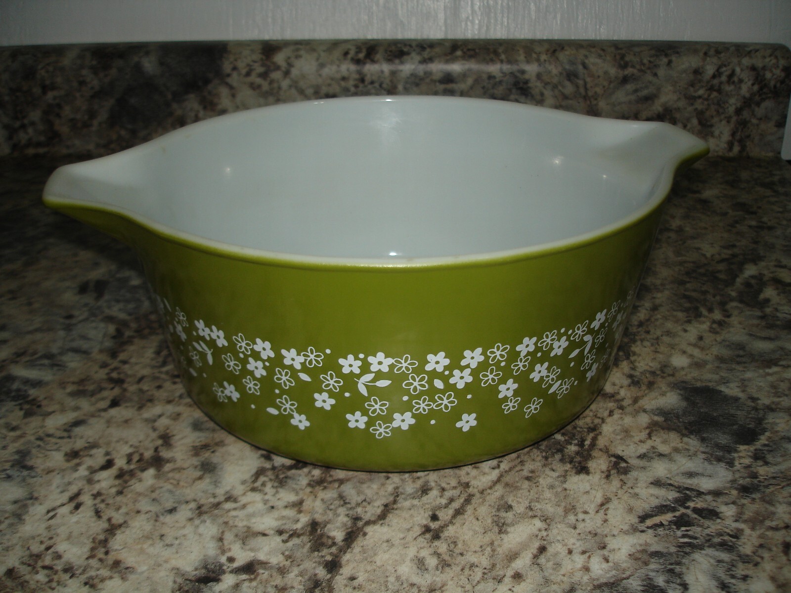 Vintage Pyrex Spring Blossom Crazy Daisy 475-B Round
