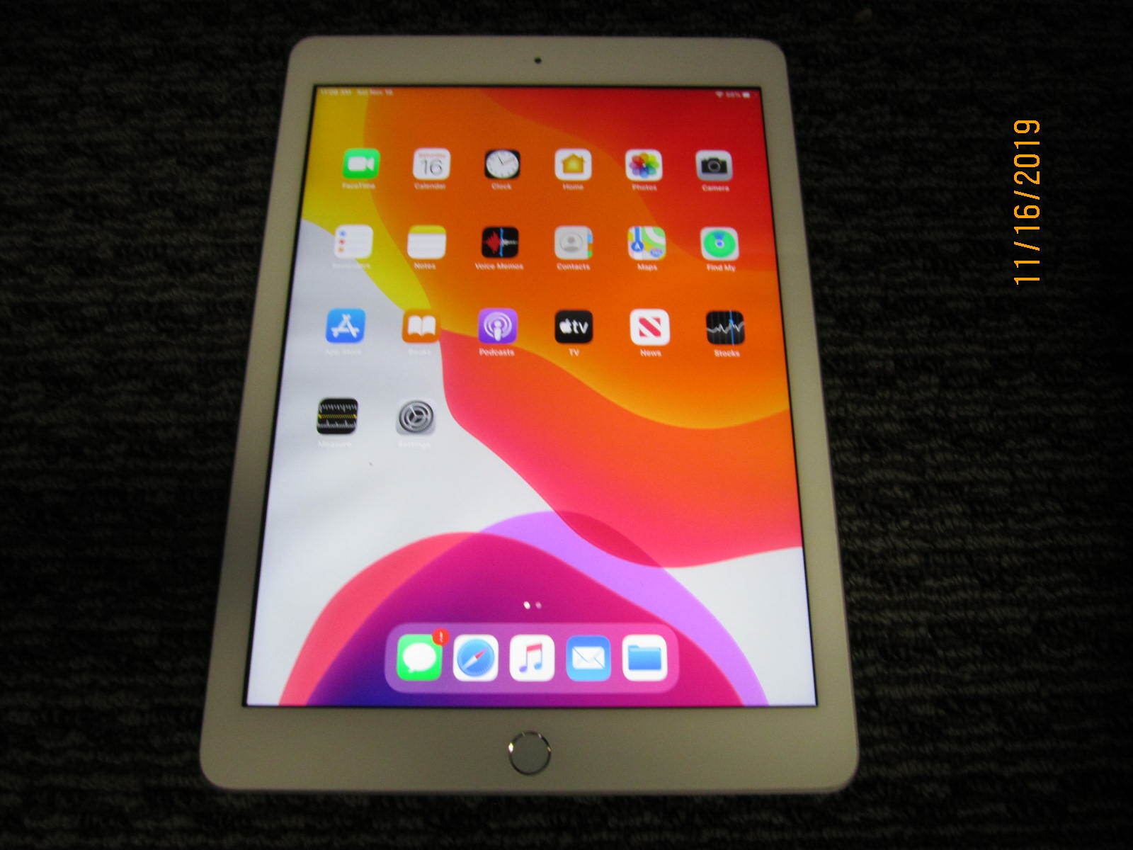 Apple iPad 6th Gen, Wi-Fi, 9.7in - 32GB 128GB - Gray Silver Apple iPad 6th Gen, Wi-Fi, 9.7in - 32GB 128GB - Gray Silver