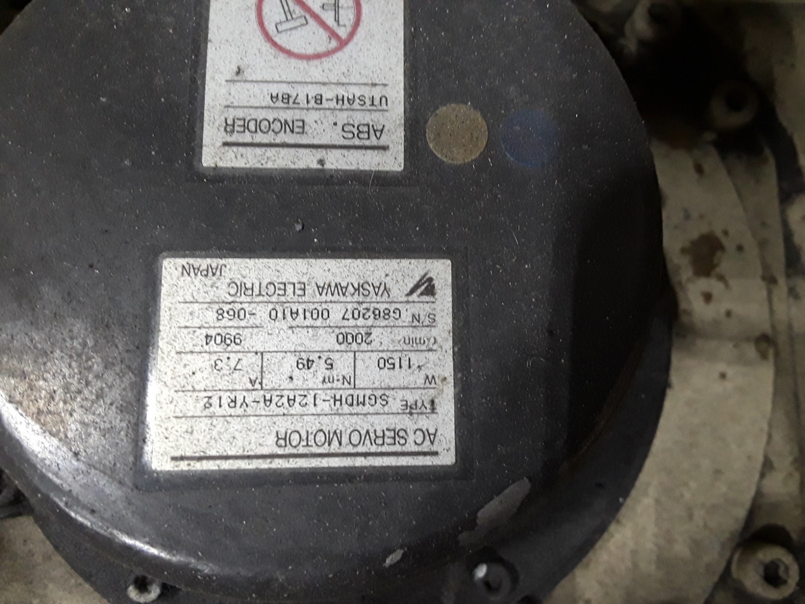 MOTOMAN MODEL YR-SK16-J00 ROBOTIC ARM WITH YASNAC XRC CONTROLLER / PENDANT