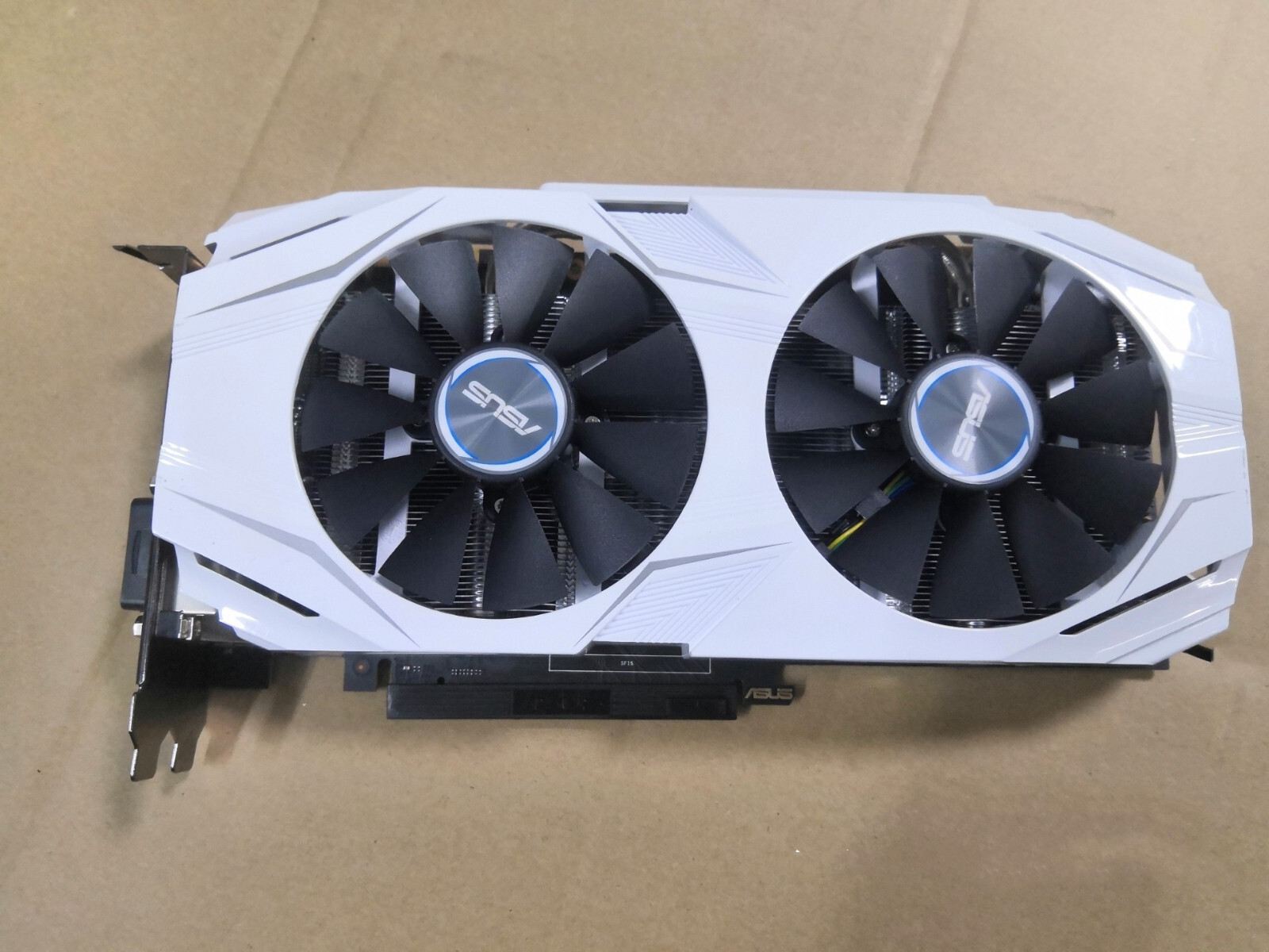 ASUS Dual GeForce GTX 1070 8Gb中古品｜コンピュータ