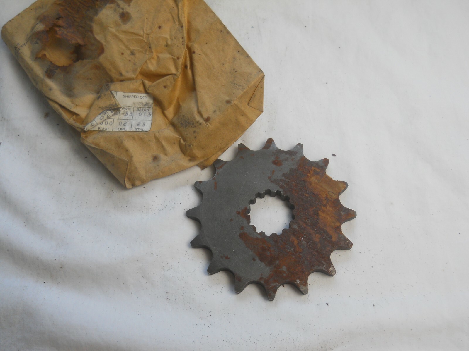 Yamaha NOS DS6, DS7, YDS5, YM2C, Drive Sprocket (16T), # 156 Yamaha NOS DS6, DS7, YDS5, YM2C, Drive Sprocket (16T), # 156